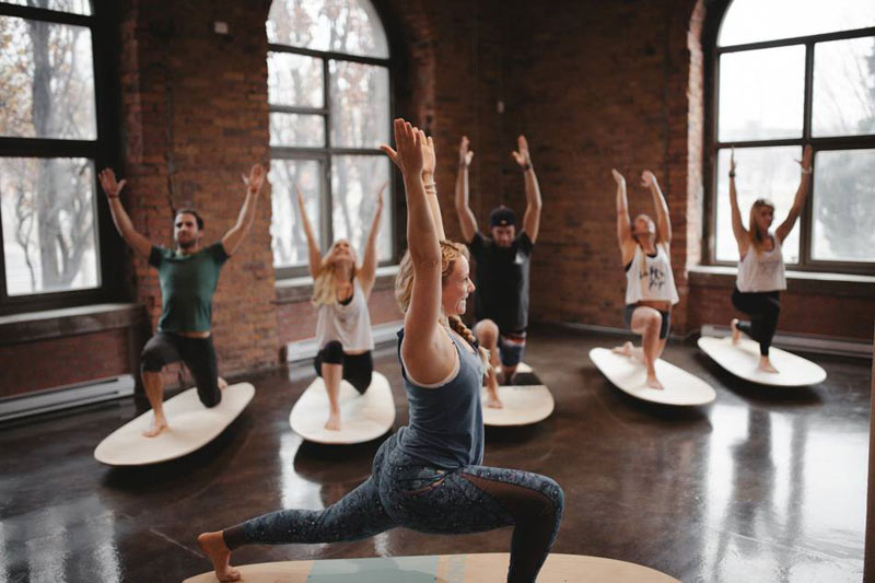 Pop Yoga sur Unda Board par Pop Spirit au Saint Jude Espace Tonus | Blog Montreal Addicts