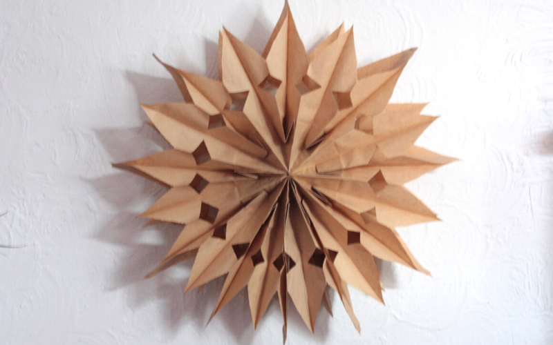 Comment faire une étoile de Noël en origami